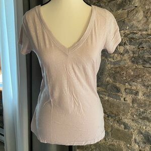 Pink Ambercrombie & Fitch soft pink fitted tshirt